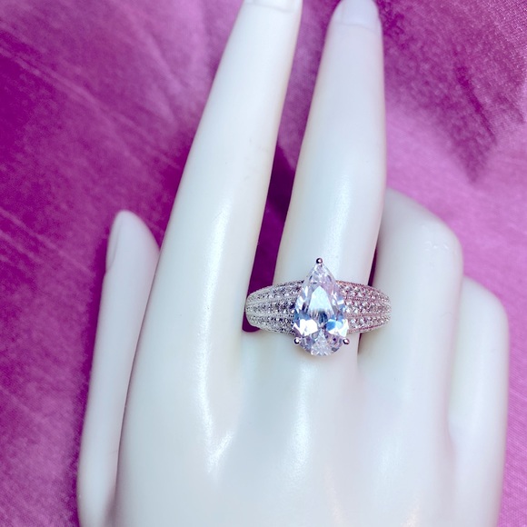 Vanna K for Bella Luce white Diamond Simulant Ring - Picture 8 of 10